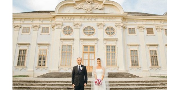 Destination-Wedding - Preisniveau Hochzeitsfeier: €€€ - Heiraten im Schloss Halbturn im Burgenland.
Foto © stillandmotionpictures.com - Schloss Halbturn