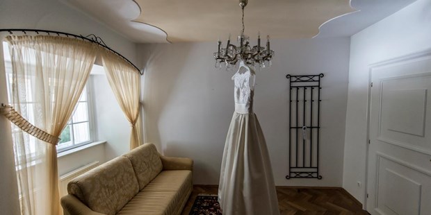 Destination-Wedding - Personenanzahl - Halbturn - Ausreichend Platz zum stressfreien Anziehen.
Foto © weddingreport.at - Schloss Halbturn