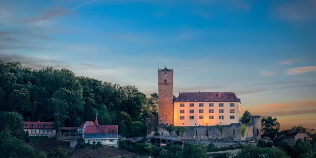 Destination-Wedding - Preisniveau Hochzeitsfeier: €€€ - Deutschland - Heiraten auf Burg Guttenberg