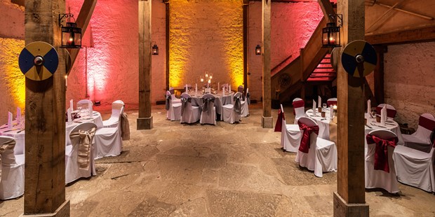 Destination-Wedding - Art der Location: Scheune / Bauernhof / Alm / Landhaus - Haßmersheim - Heiraten auf Burg Guttenberg
