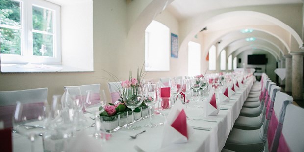Destination-Wedding - Preisniveau Zimmer/Suiten: €€ - Kärnten - Heiraten auf Gut Drasing in Krumpendorf am Wörthersee, Kärnten.
Foto © henrywelischweddings.com - Gut Drasing