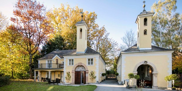 Destination-Wedding - Garten - Der romantische Kapellenhof mit barocker Kapelle und der Alten Pfarrei - ARCOTEL Castellani Salzburg