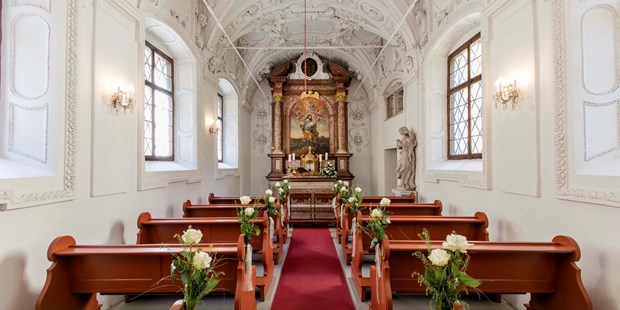 Destination-Wedding - Hunde erlaubt - Österreich - Unsere barocke Kapelle ist für christliche und nicht-christliche Trauungen frei gegeben und bietet Platz für 40 Personen - ARCOTEL Castellani Salzburg