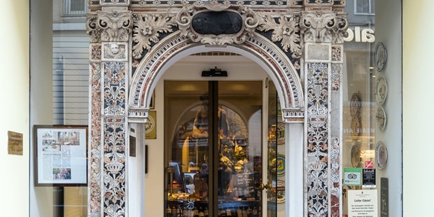 Destination-Wedding - Art der Location: Hotel / Chalet - Donauraum - Eingangsportal - Ristorante Firenze Enoteca