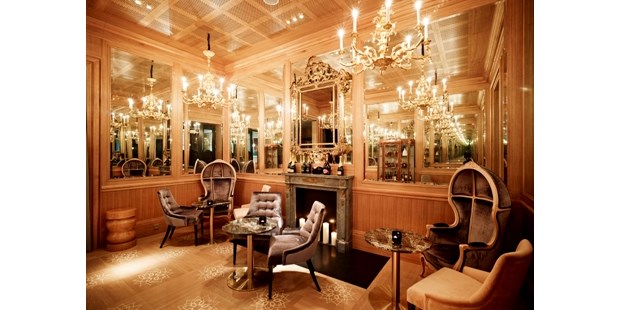 Destination-Wedding - Personenanzahl - Goldene Le Bar im Sans Souci Wien - perfekte Foto Location - Hotel Sans Souci Wien
