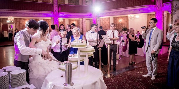 Destination-Wedding - Umgebung: in einer Stadt - Wien - Party der Hochzeitsgäste - Austria Trend Parkhotel Schönbrunn