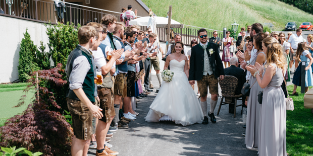 Destination-Wedding - Perfekte Jahreszeit: Sommer-Hochzeit - Pongau - Hotel Eingang - Laudersbach's Event-Stadl