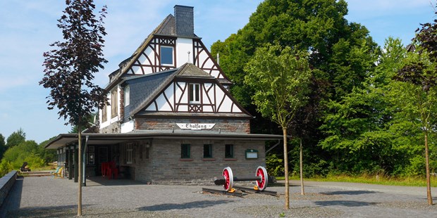 Destination-Wedding - Art der Location: Restaurant - Rheinland-Pfalz - Außenansicht Bahnhof Thalfang - Bahnhof Thalfang GmbH