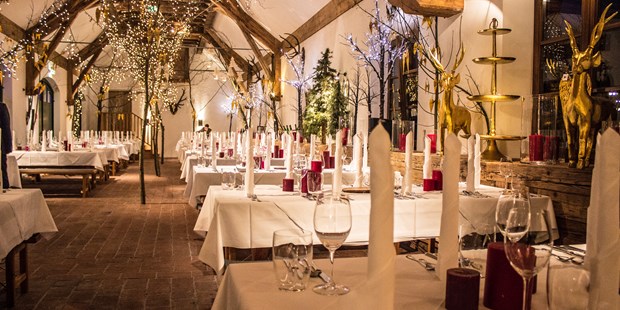 Destination-Wedding - Preisniveau Hochzeitsfeier: €€€€ - Salzburg - Winter wedding Schloss Remise - Schloss Fuschl Resort & SPA