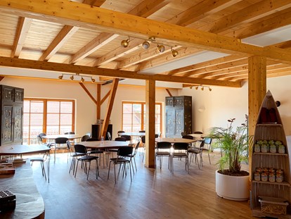 Destination-Wedding - Preisniveau Zimmer/Suiten: €€ - Soyen - Speisesaal mit 100 m2 - Hochzeitsstadl Lamplstätt 