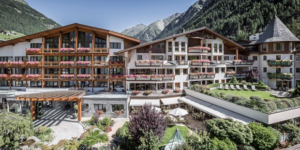 Destination-Wedding - Art der Location: Hotel / Chalet - Österreich - Das Central - Sommeraufnahme - Das Central - Alpine . Luxury . Life