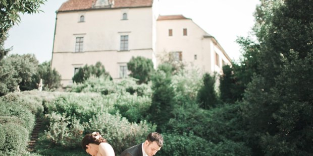 Destination-Wedding - Preisniveau Hochzeitsfeier: €€€ - Heiraten im Schloss Obermayerhofen in der Oststeiermark.
Foto © stillandmotionpictures.com - Schlosshotel Obermayerhofen
