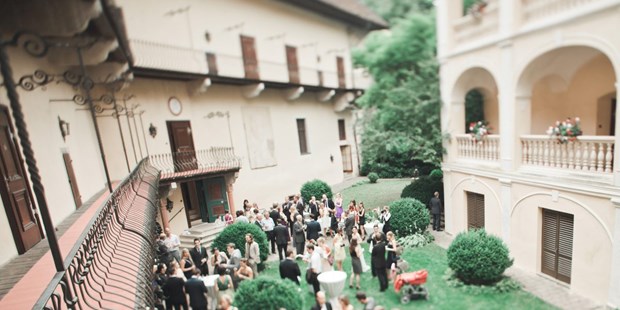 Destination-Wedding - Preisniveau Hochzeitsfeier: €€€ - Heiraten im Schloss Obermayerhofen in der Oststeiermark.
Foto © stillandmotionpictures.com - Schlosshotel Obermayerhofen