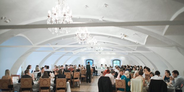 Destination-Wedding - Preisniveau Hochzeitsfeier: €€€ - Der Festsaal im Schloss Obermayerhofen in der Steiermark.
Foto © stillandmotionpictures.com - Schlosshotel Obermayerhofen