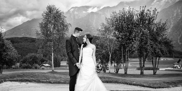 Destination-Wedding - Tiroler Oberland - Die angrenzende Golfanlage eignet sich ideal für romantische Hochzeitsfotos. - Alpenresort Schwarz*****