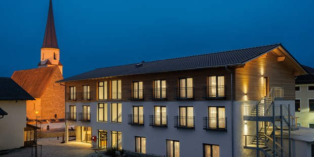Destination-Wedding - Preisniveau Zimmer/Suiten: € - Oberbayern - Hotel Traumschmiede Aussenansicht - Raspl's Hotel Traumschmiede
