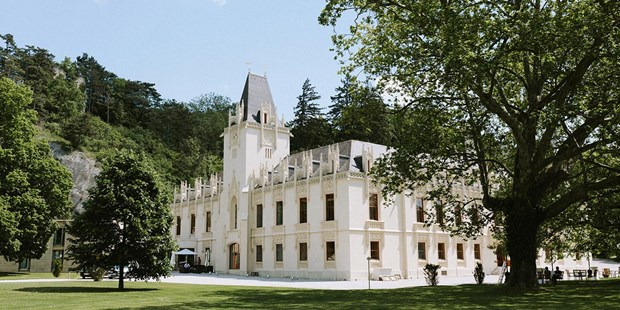 Destination-Wedding - Art der Location: Schloss / Burg - Heiraten im Schloss Hernstein in Niederösterreich.
Foto © thomassteibl.com - Schloss Hernstein