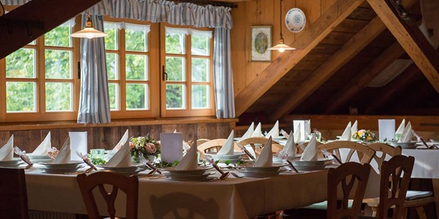 Destination-Wedding - Art der Location: Restaurant - Traunsee - Heiraten in der Mostschenke im Heustadl in Ebensee.
foto © sabinegruber.net - Mostschenke im Heustadl