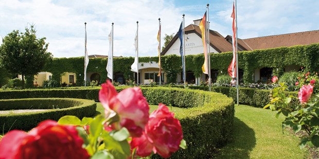 Destination-Wedding - Standesamtliche Trauung - Neusiedler See - Hotelfront - VILA VITA Pannonia