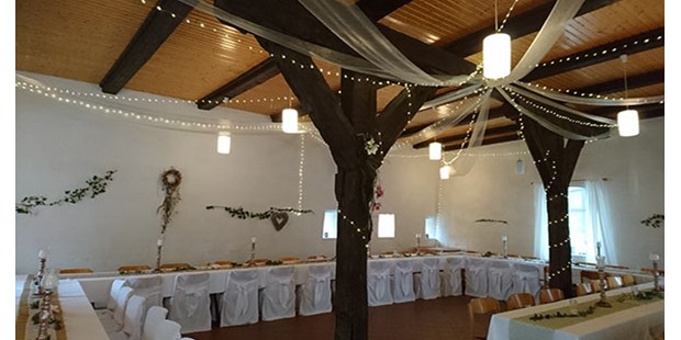 Destination-Wedding - Art der Location: Hotel / Chalet - Ostseeküste - Kornspeicher für ca. 80 Personen.
Zusätzliche Festzelte auf dem Hof oder im Park sind möglich - Wasserburg Turow