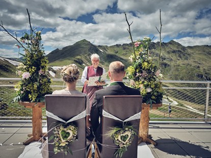Destination-Wedding - woliday Programm: Hochzeitsfeier - Königsleiten - ©Marc Gilsdorf // ©weddingstyled
Bergrestaurant Gipfeltreffen  - My Alpenwelt Resort****Superior