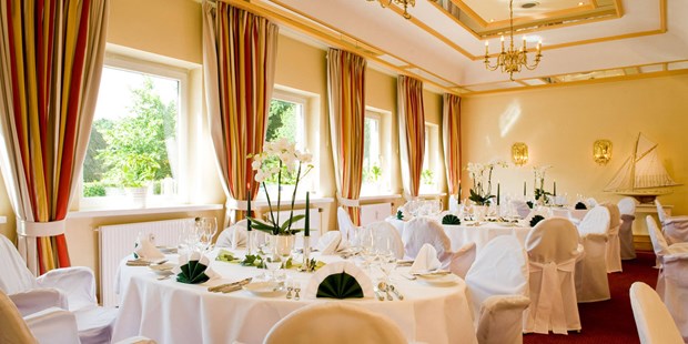 Destination-Wedding - Perfekte Jahreszeit: Herbst-Hochzeit - Kiel (Kreisfreie Stadt Kiel, Kreis Rendsburg-Eckernförde) - Spiegelsaal - Hotel Birke