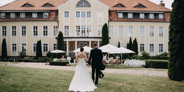 Destination-Wedding - Preisniveau Zimmer/Suiten: € - Brandenburg Süd - Die Hochzeitslocation Schloss Wulkow in Brandenburg. - Schloss Wulkow