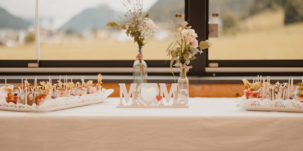 Destination-Wedding - Art der Location: Restaurant - Traumhaftes Panorama auf unserer wetterfesten Gutshof-Terrasse. - Flachauer Gutshof - Musistadl