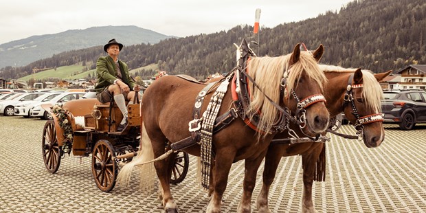 Destination-Wedding - Österreich - Gerne organisieren wir für Ihre Feier eine Kutsche oder ein Shuttle-Service. - Flachauer Gutshof - Musistadl