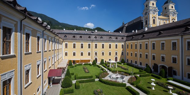 Destination-Wedding - Preisniveau Hochzeitsfeier: €€ - Schlossgarten - Schlosshotel Mondsee