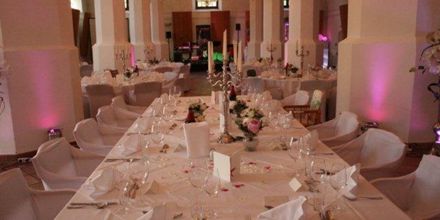 Destination-Wedding - Preisniveau Zimmer/Suiten: €€€ - Salzkammergut - Säulenhalle - Schlosshotel Mondsee