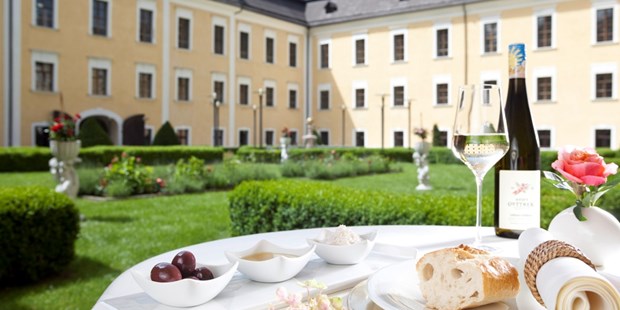 Destination-Wedding - Art der Location: Restaurant - Schlossgarten - Schlosshotel Mondsee