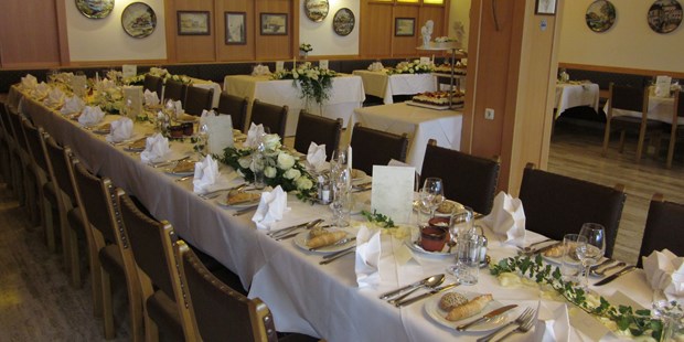 Destination-Wedding - Preisniveau Hochzeitsfeier: €€ - Gmunden - Seegasthof Hotel Hois'n Wirt