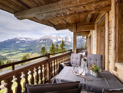 Destination-Wedding - Garten - Österreich - Alle unsere Appartements haben direkten spektakulären Blick auf das Bergmassiv des Wilden Kaisers und das gesamte Söllandl. - jezz AlmResort Ellmau