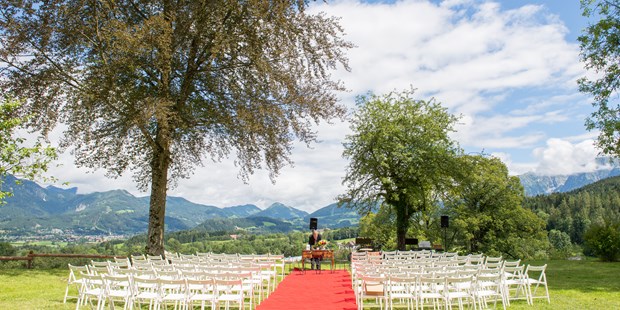 Destination-Wedding - Perfekte Jahreszeit: Frühlings-Hochzeit - Österreich - Standesamtliche Trauung vor der Villa - Villa Bergzauber