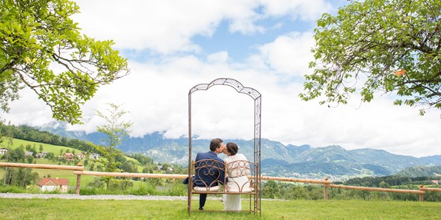 Destination-Wedding - Garten - Österreich - Rosenbogen - Aussicht von vor der Villa - Villa Bergzauber