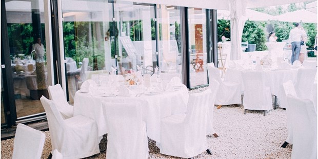 Destination-Wedding - Art der Location: Restaurant - Steiermark - Die Tafel im freien -unter den Pagodenzelten! - Weingartenhotel Harkamp