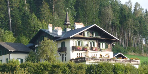 Destination-Wedding - Garten - Österreich - Umgeben von Wald und Wiesen - Jagdschloss Villa Falkenhof