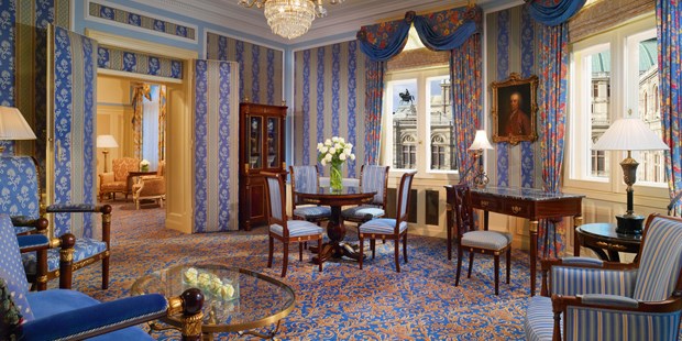 Destination-Wedding - Art der Location: Hotel / Chalet - Donauraum - Unsere wunderbaren Opern-Suiten mit Blick auf die Wiener Staatsoper - Hotel Bristol Vienna