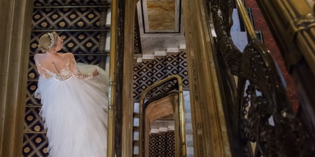 Destination-Wedding - Perfekte Jahreszeit: Sommer-Hochzeit - Donauraum - (c) Maria Tsakiri, Kleid: Niely Hoetsch und Solaine Piccoli - Hotel Bristol Vienna