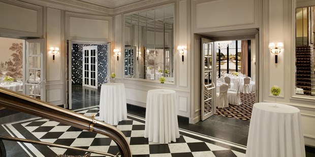 Destination-Wedding - Preisniveau Hochzeitsfeier: €€€ - Das Foyer unseres Banquet Floors ... Perfekt für Ihren Aperitif! - Hotel Bristol Vienna