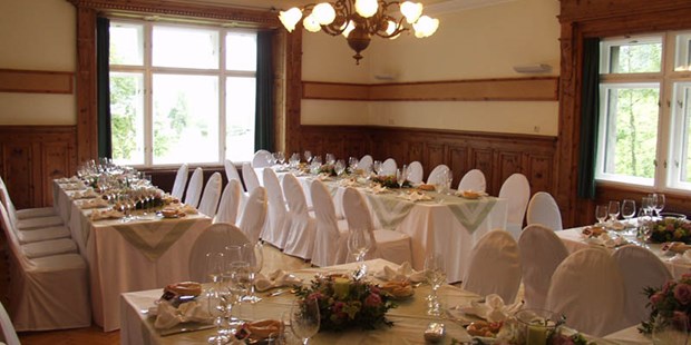 Destination-Wedding - Preisniveau Hochzeitsfeier: €€€ - Hochzeitstafel - Hotel Landhaus Koller