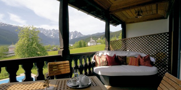 Destination-Wedding - Festzelt - Salzkammergut - Zimmer Residenz mit herrlichem Ausblich auf die Bergkulisse - Hotel Landhaus Koller