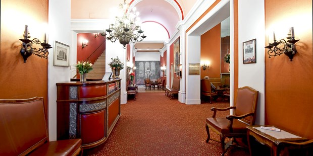 Destination-Wedding - barrierefreie Location - Donauraum - Hotelhalle I - Hotel Regina