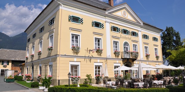 Destination-Wedding - barrierefreie Location - Nassfeld-Pressegger See - Außenansicht  - Schloss Hotel Lerchenhof
