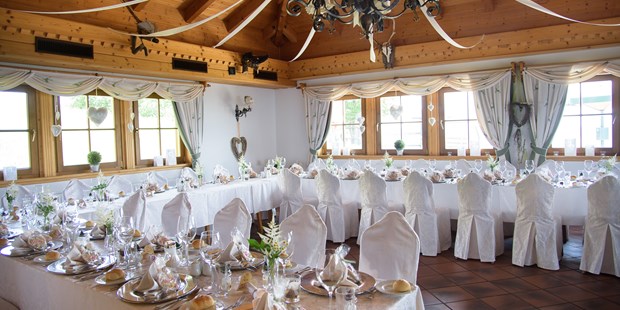 Destination-Wedding - Umgebung: in den Bergen - Mittelkärnten - Hochzeitstafel in U - Form für ca. 40 Personen - Gipfelhaus Magdalensberg