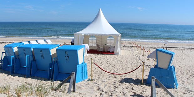 Destination-Wedding - Preisniveau Hochzeitsfeier: €€€ - Strandhochzeit im Pavillon - Hotel Hanseatic Rügen & Villen