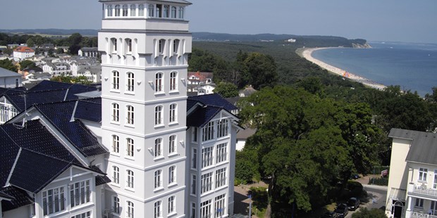 Destination-Wedding - Umgebung: am Meer - Luftbild vom Hotel mit Blick auf die Göhrener Bucht - Hotel Hanseatic Rügen & Villen