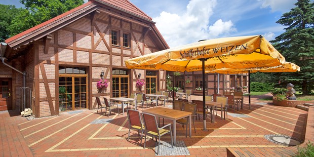 Destination-Wedding - Umgebung: am Land - Mecklenburg-Vorpommern - Restaurant mit Terrasse - Jagdschloss Waldsee