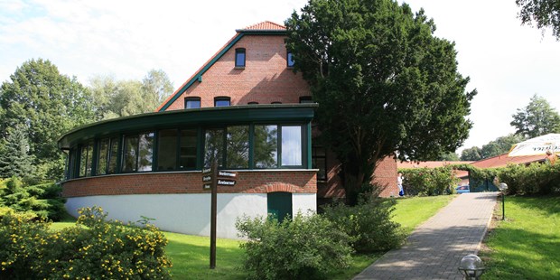 Destination-Wedding - Umgebung: mit Seeblick - Mecklenburg-Vorpommern - Wintergarten Außenansicht - Seehotel Heidehof